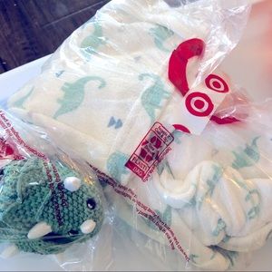 NWT BRAND NEW UNOPEN Dinosaur Robe & Knit Booties